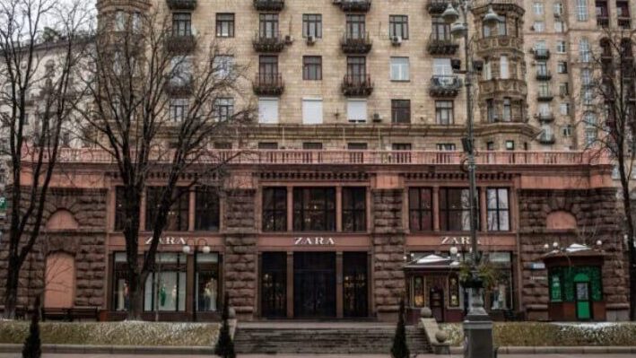 Фірмовий магазин ZARA, на головній вулиці Києва